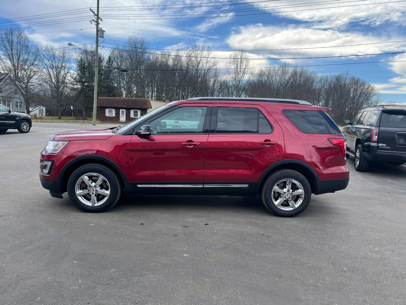2016 Red /Black Ford Explorer XLT 4WD (1FM5K8D87GG) with an 3.5L V6 DOHC 24V engine, 6 Speed Automatic transmission, located at 547 E. Main St., Orwell, OH, 44076, (440) 437-5893, 41.535435, -80.847855 - This 2016 Ford Explorer XLT 4WD, equipped with a 6-speed automatic transmission and a 3.5-liter V6 engine, stands out with its notable towing capacity of up to 5000 pounds, making it a robust choice for towing and adventure needs. The vehicle enhances visibility and safety with LED daytime running l - Photo #12